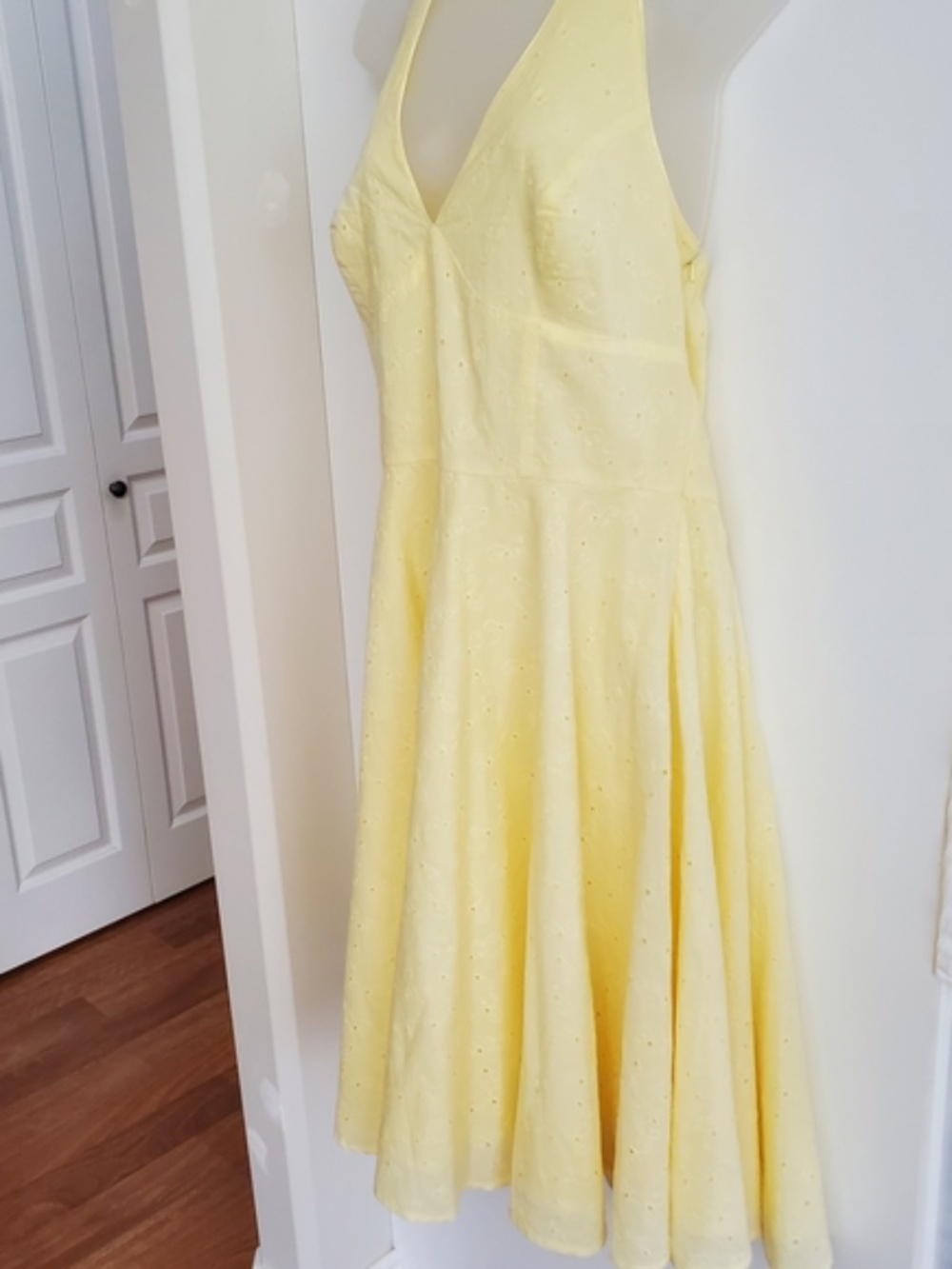 Reitmans EYELET Yellow Backless Dress fits Sz 12 - Picture 10 of 11